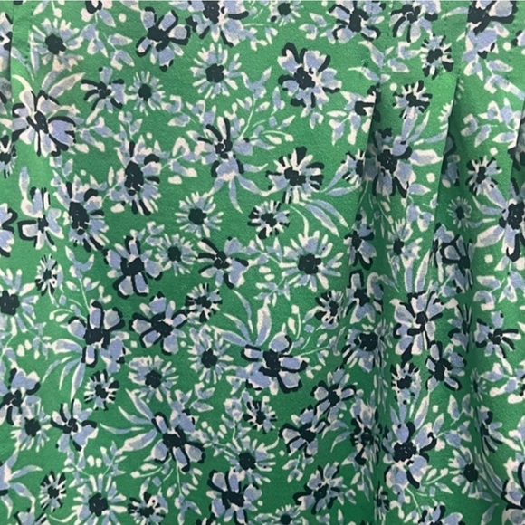 Kim Rogers Green Floral Blouse - Picture 2 of 5